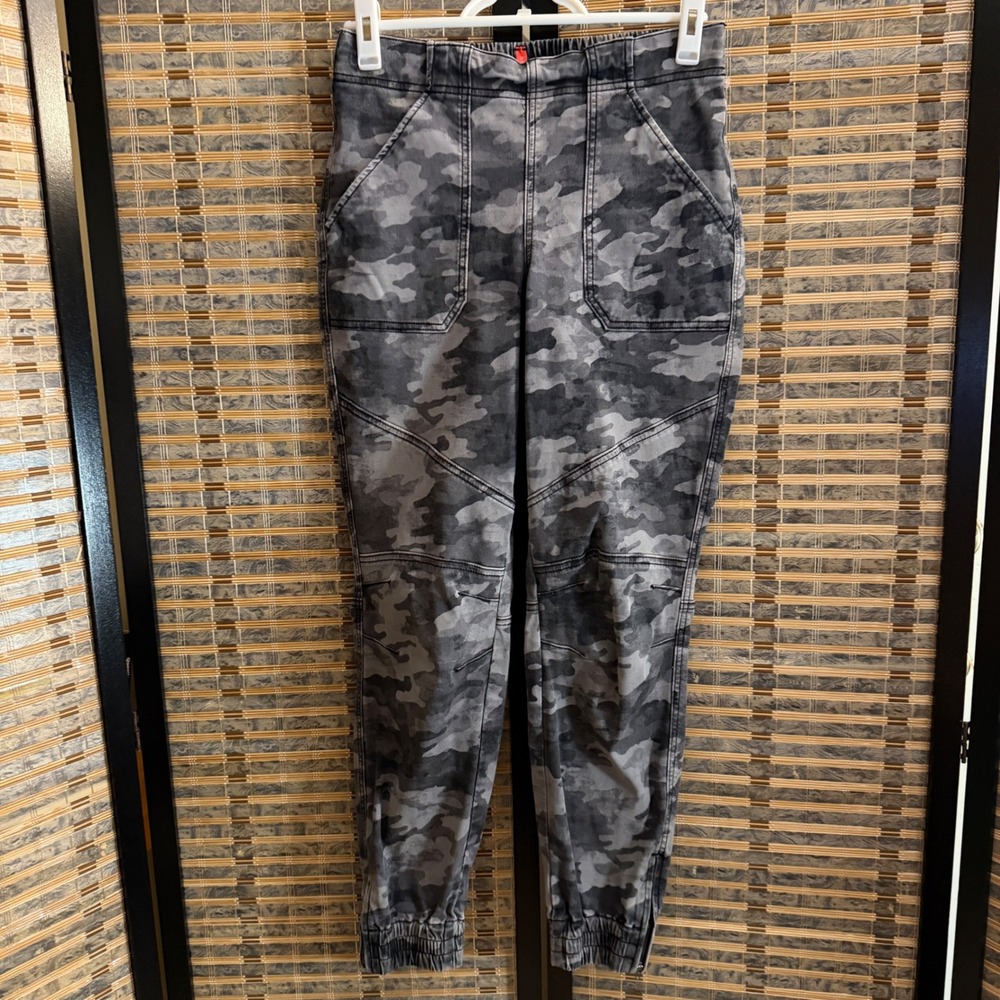 Spanx Stretch Twill Cargo Jogger Women Medium Grey Camo Utility Pants